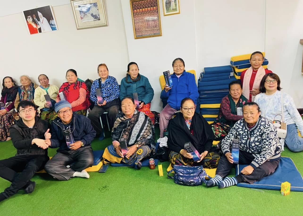 尼泊爾送暖活動受助人士合照