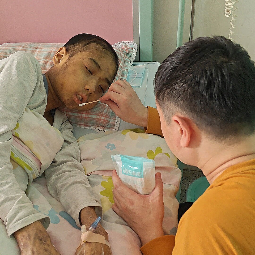 请帮帮这个破碎的家庭